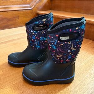 Bogs kids winter boot (youth size 3)